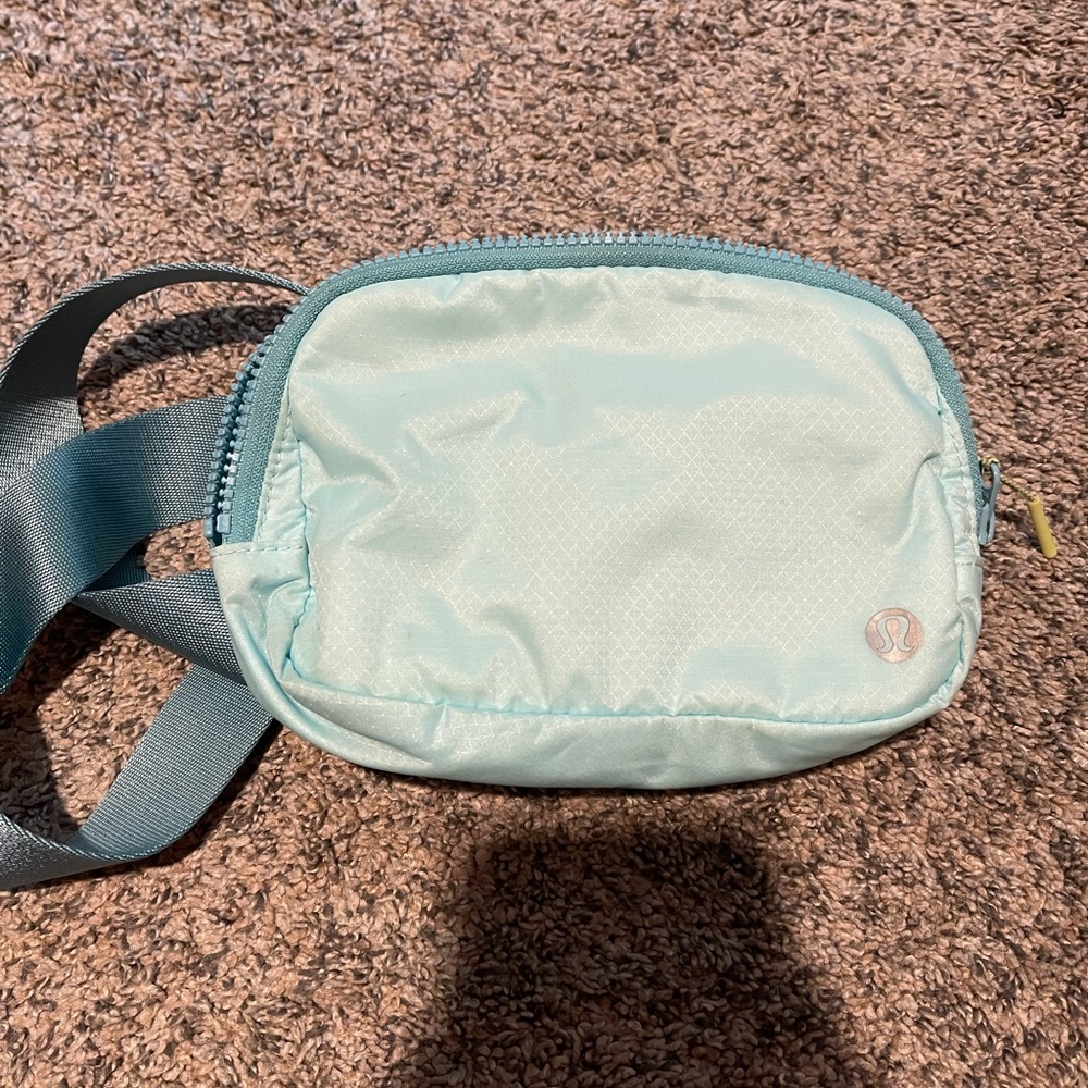 Everywhere lululemon belt bag